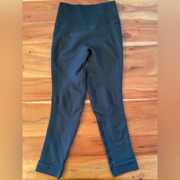 Lululemon High Rise Crop Legging - Picture 2 of 4